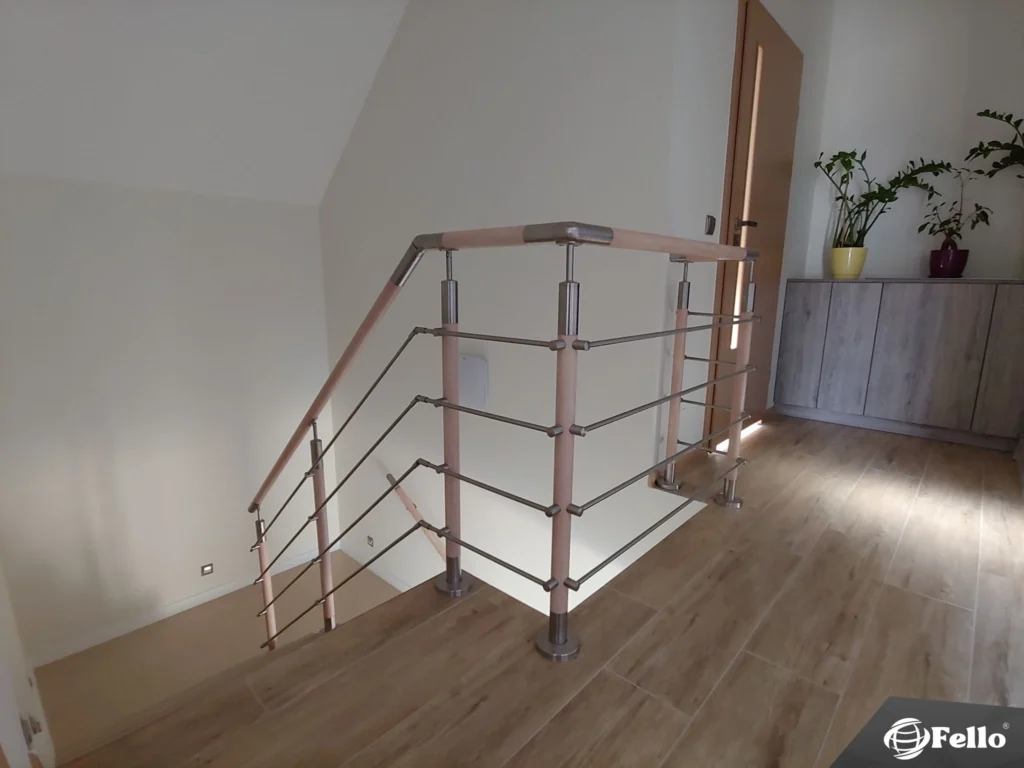 Vnitřní hliníkové zábradlí Fello na schodišti